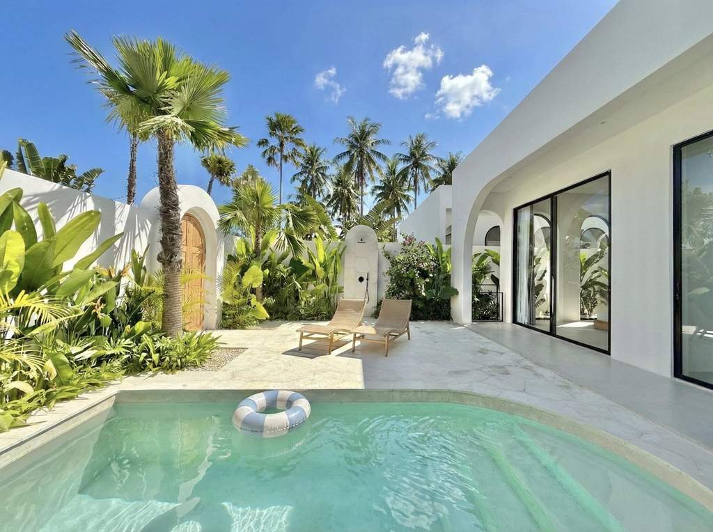 The Young Villas: Luxury tropical-modern rentals in Uluwatu, Bali, showcasing a serene poolside scen.