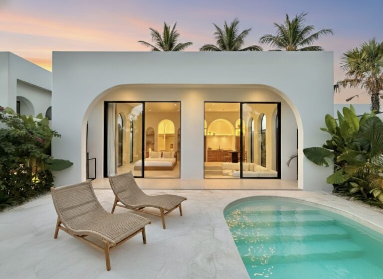 The Young Villas: Elegant Uluwatu villa with private pool and modern tropical design, perfect for a.
