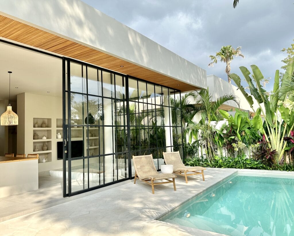 Modern tropical vacation rental with pool and lush greenery. Perfect for a relaxing getaway in Bingin.