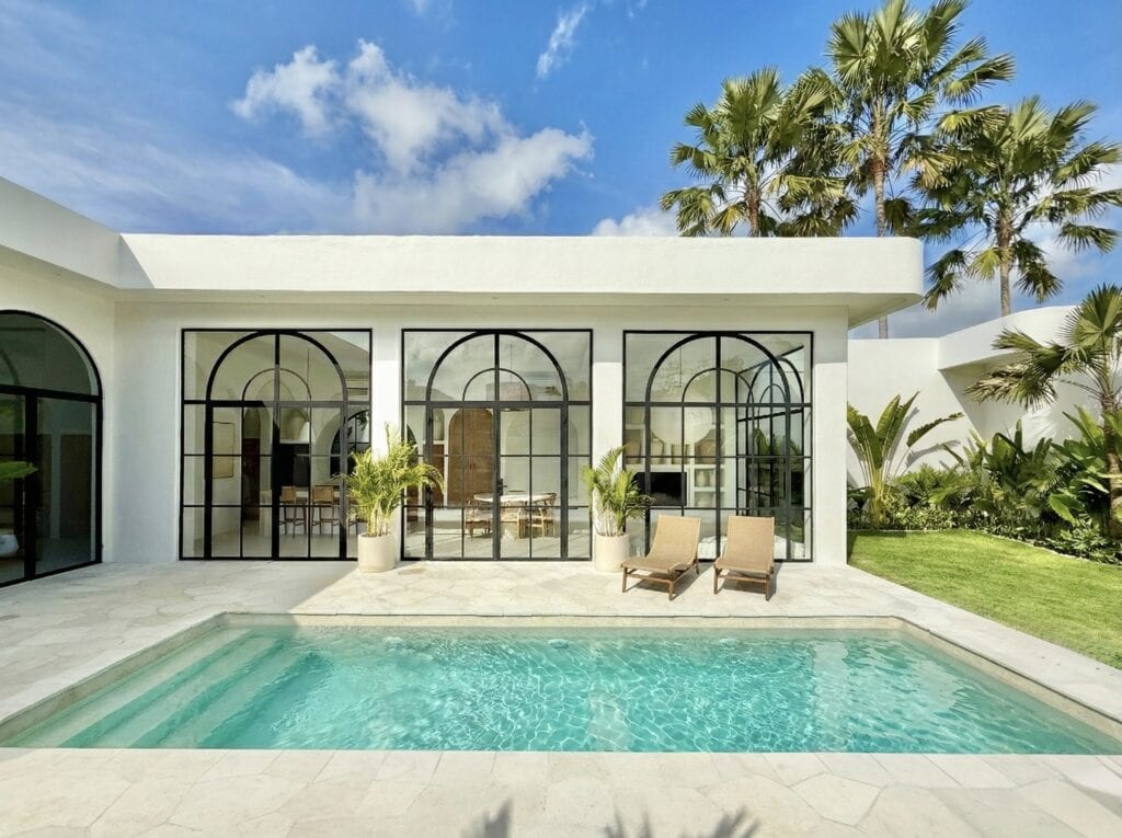 The Young Villas: Luxury tropical-modern rentals in Uluwatu, Bali, featuring a sleek pool and elegan.