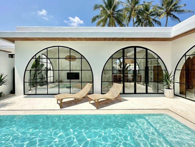 The Young Villas: Elegant tropical-modern villa with a stunning pool overlooking Uluwatu's scenic co.