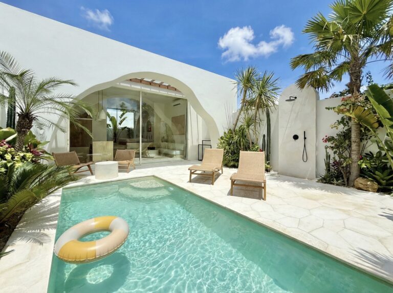 Modern villa with private pool and sun loungers in Uluwatu, Bali.