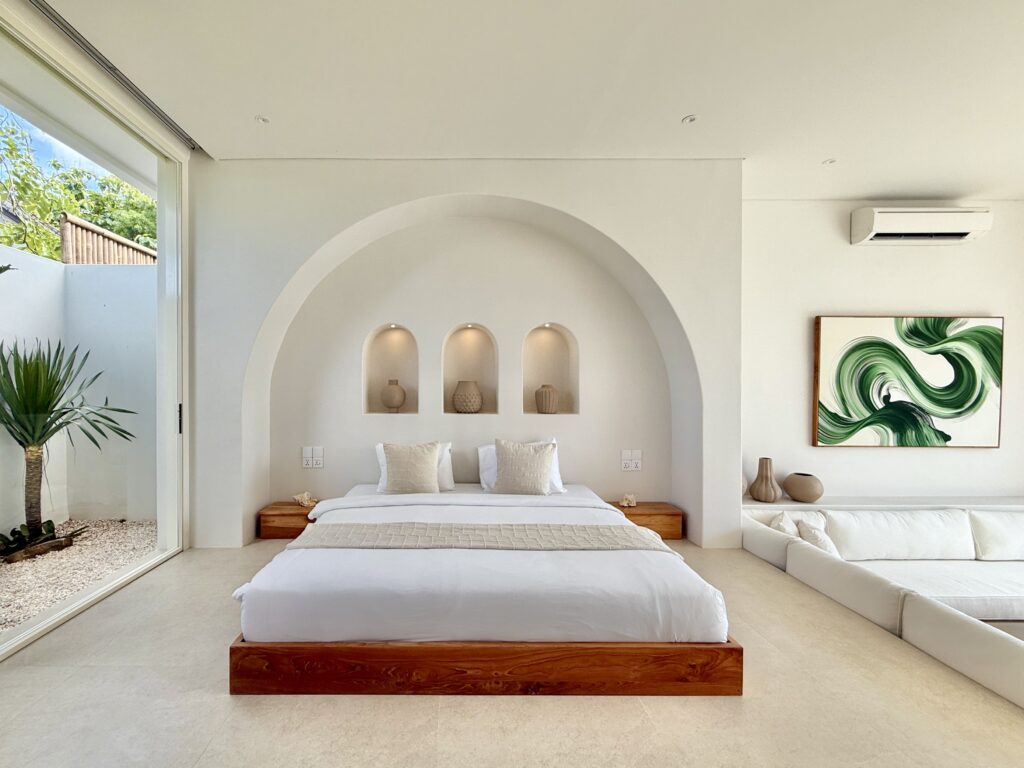 Bright, modern bedroom featuring minimalist decor and natural light in Bali’s Uluwatu.
